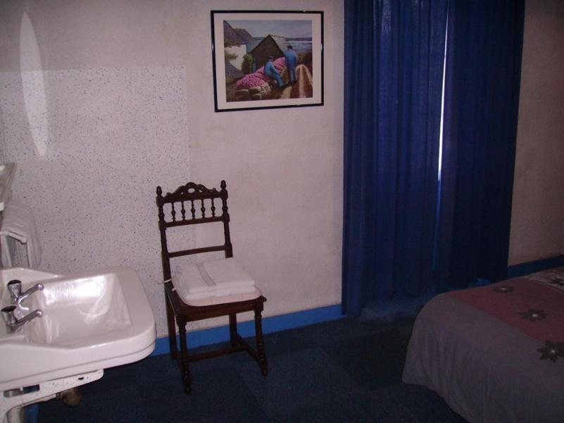 Hotel Du Menhir Locmariaquer Room photo